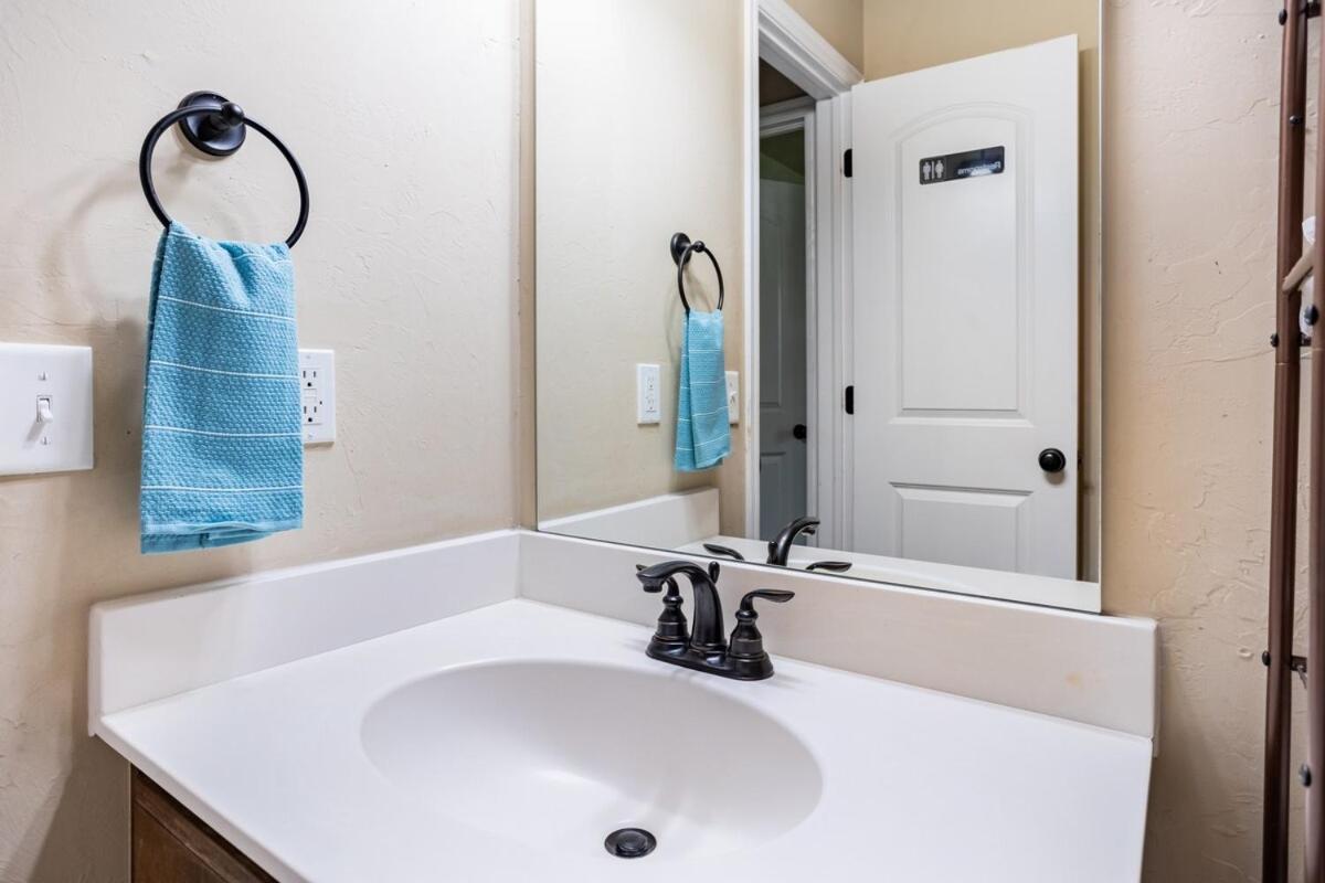 Cheerful 3 Bdrm Space, 2 Bath!. Gotta It! Villa Oklahoma City