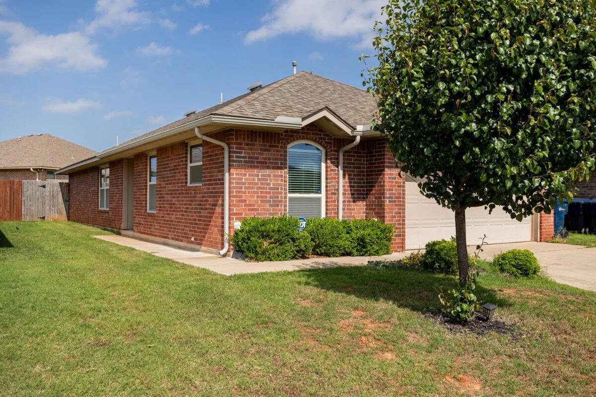 Cheerful 3 Bdrm Space, 2 Bath!. Gotta It! Oklahoma City