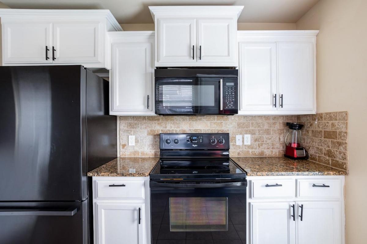Cheerful 3 Bdrm Space, 2 Bath!. Gotta It!
