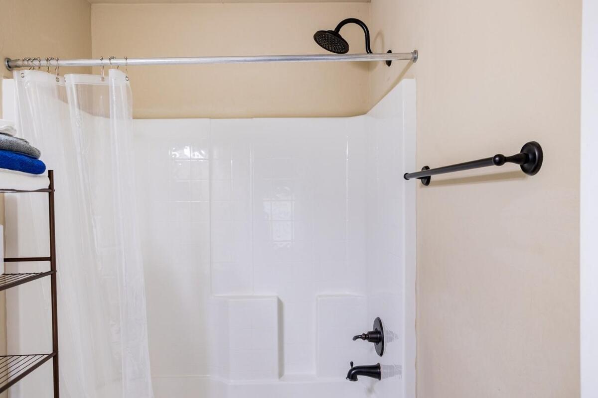 Cheerful 3 Bdrm Space, 2 Bath!. Gotta It! * Oklahoma City