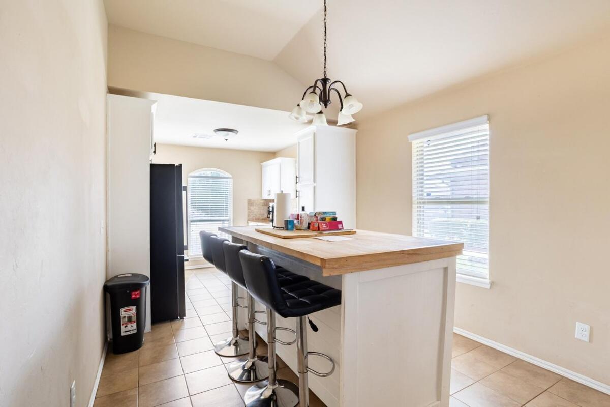 Cheerful 3 Bdrm Space, 2 Bath!. Gotta It!