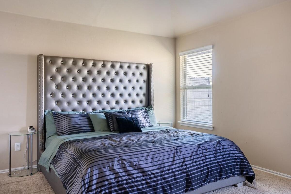 Cheerful 3 Bdrm Space, 2 Bath!. Gotta It! *