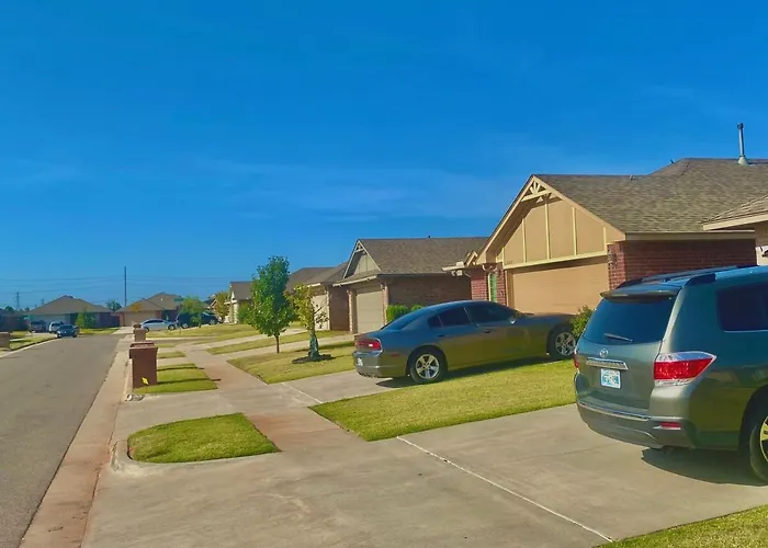 Cheerful 3 Bdrm Space, 2 Bath!. You Gotta Love It!