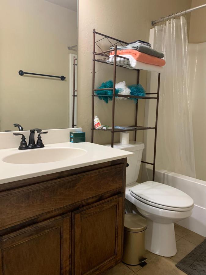 Villa Cheerful 3 Bdrm Space, 2 Bath!. Gotta It! Oklahoma City