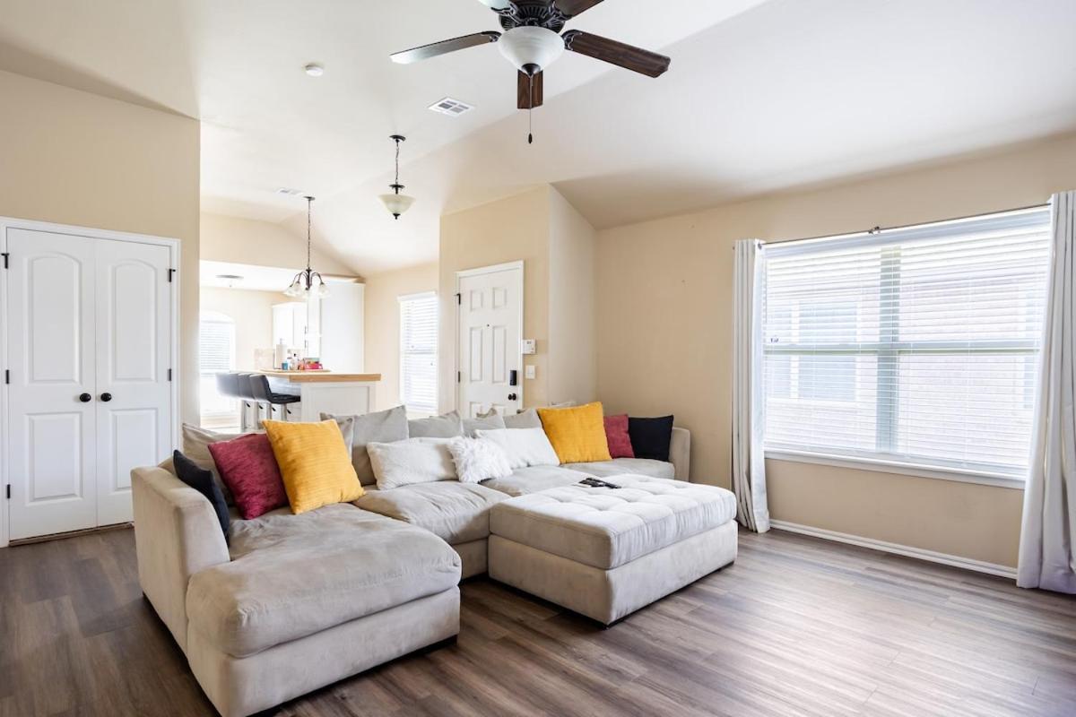 Cheerful 3 Bdrm Space, 2 Bath!. Gotta It! Oklahoma City