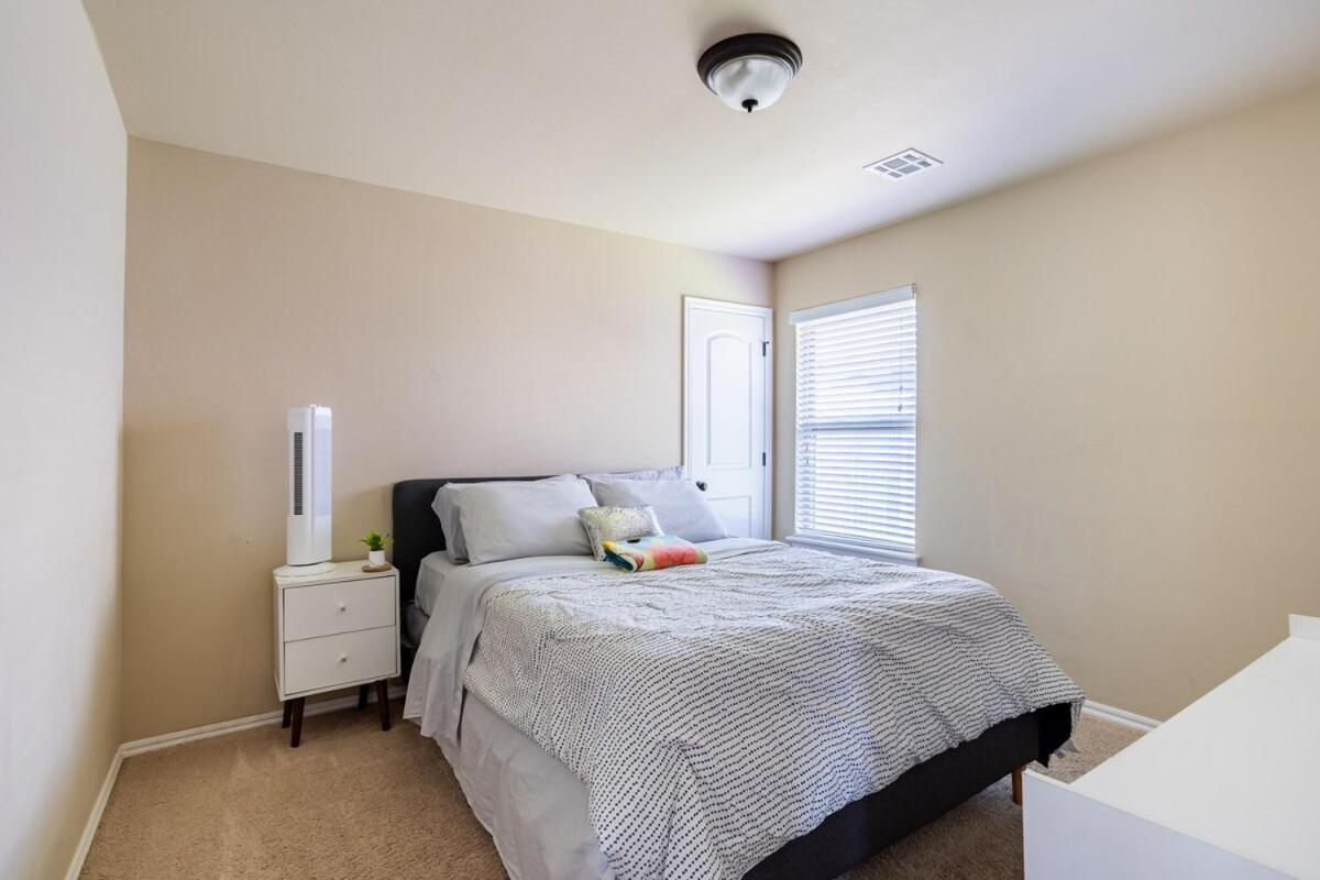 Cheerful 3 Bdrm Space, 2 Bath!. Gotta It! Villa *
