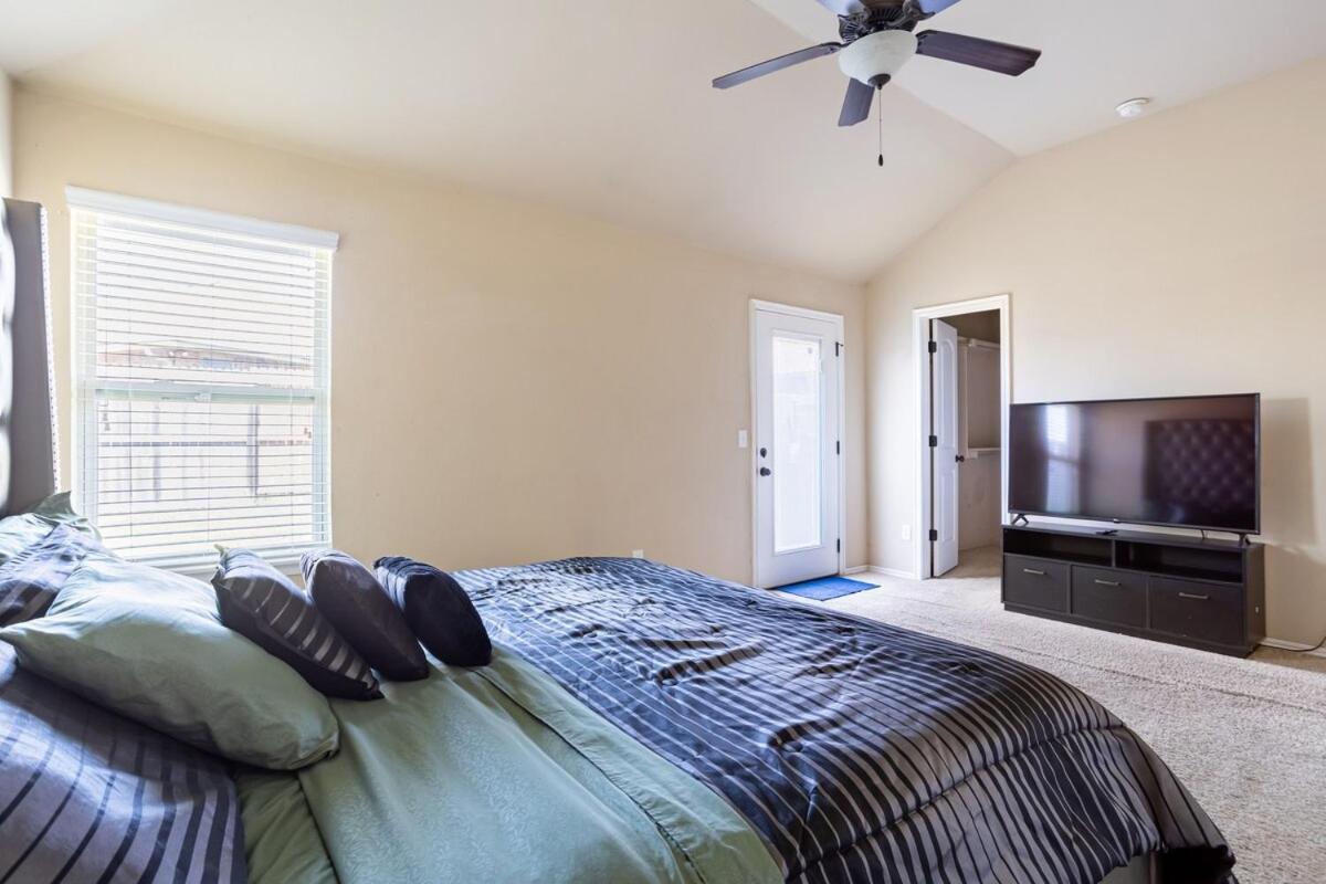 Cheerful 3 Bdrm Space, 2 Bath!. Gotta It! Villa Oklahoma City