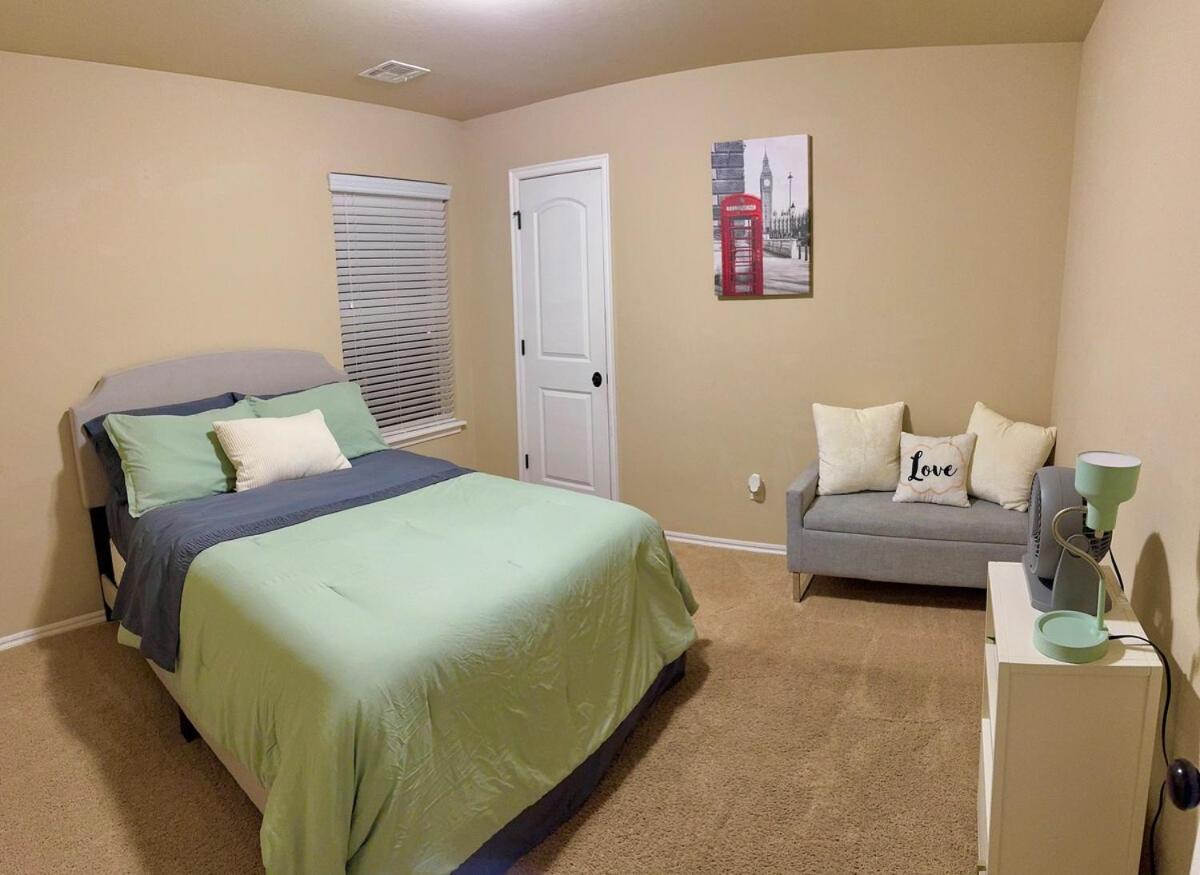 Cheerful 3 Bdrm Space, 2 Bath!. Gotta It!